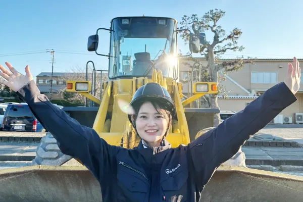 解体工事が完了した現場とスタッフの写真